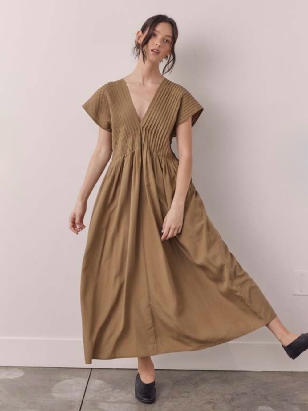 Amente Los Angeles Pin Tucked Midi Dress - Picture 5 of 12